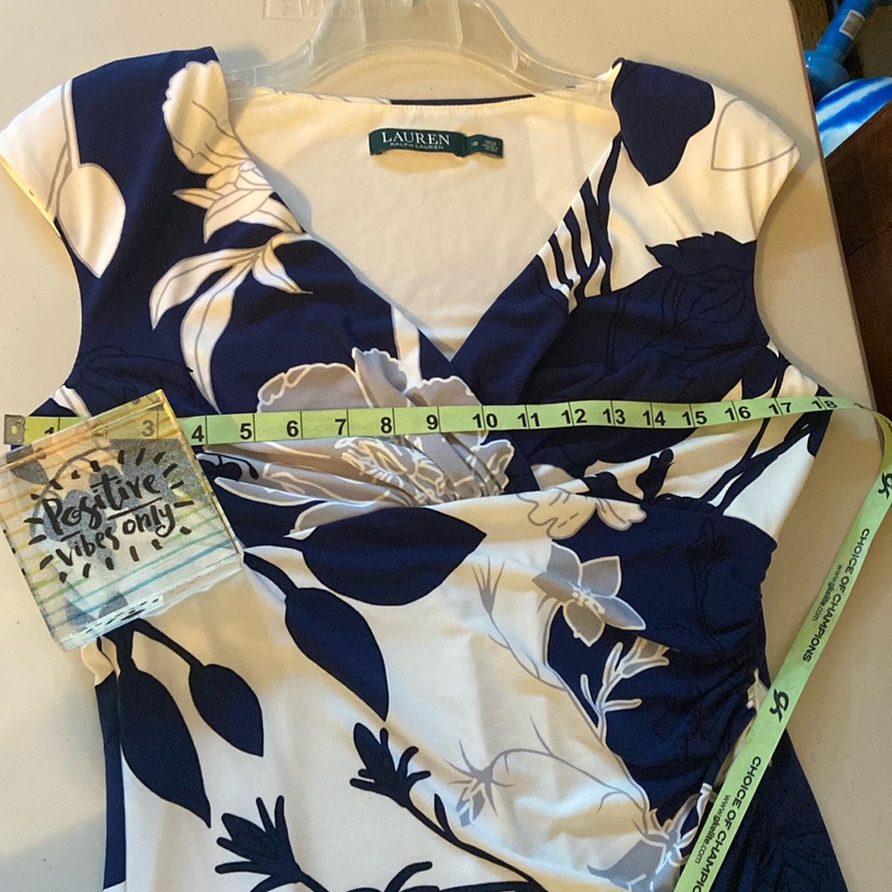 Lauren Ralph Lauren White & Navy Blue Floral V-Neck Dress - Picture 6 of 9